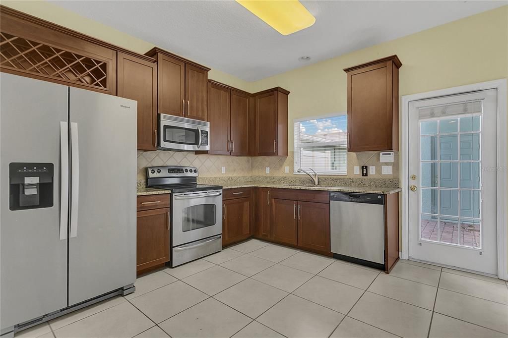 出租: $2,150 (4 贝兹, 2 浴室, 1706 平方英尺)