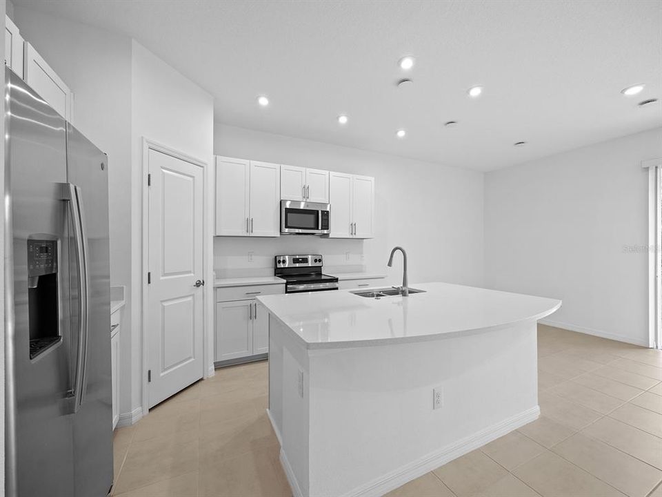 For Rent: $2,400 (3 beds, 2 baths, 1417 Square Feet)