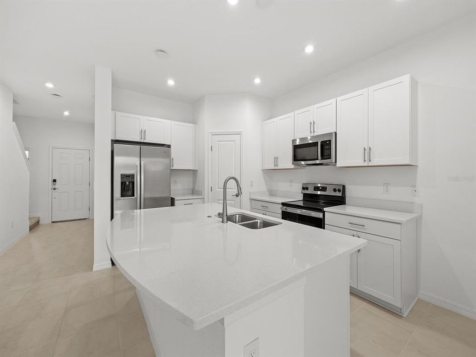 For Rent: $2,400 (3 beds, 2 baths, 1417 Square Feet)