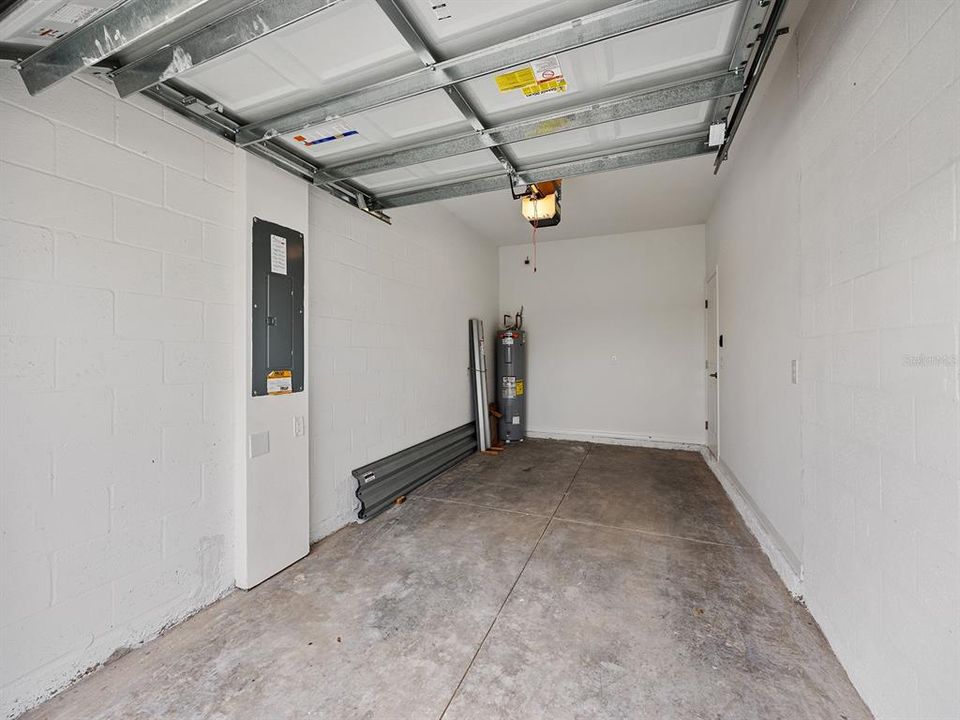 For Rent: $2,400 (3 beds, 2 baths, 1417 Square Feet)