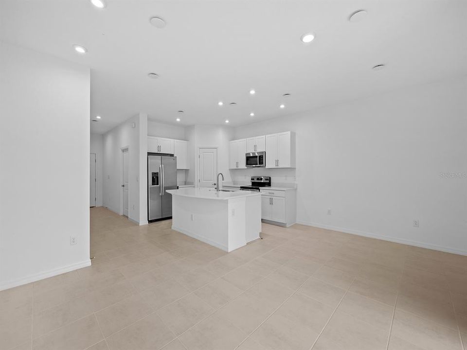 For Rent: $2,400 (3 beds, 2 baths, 1417 Square Feet)