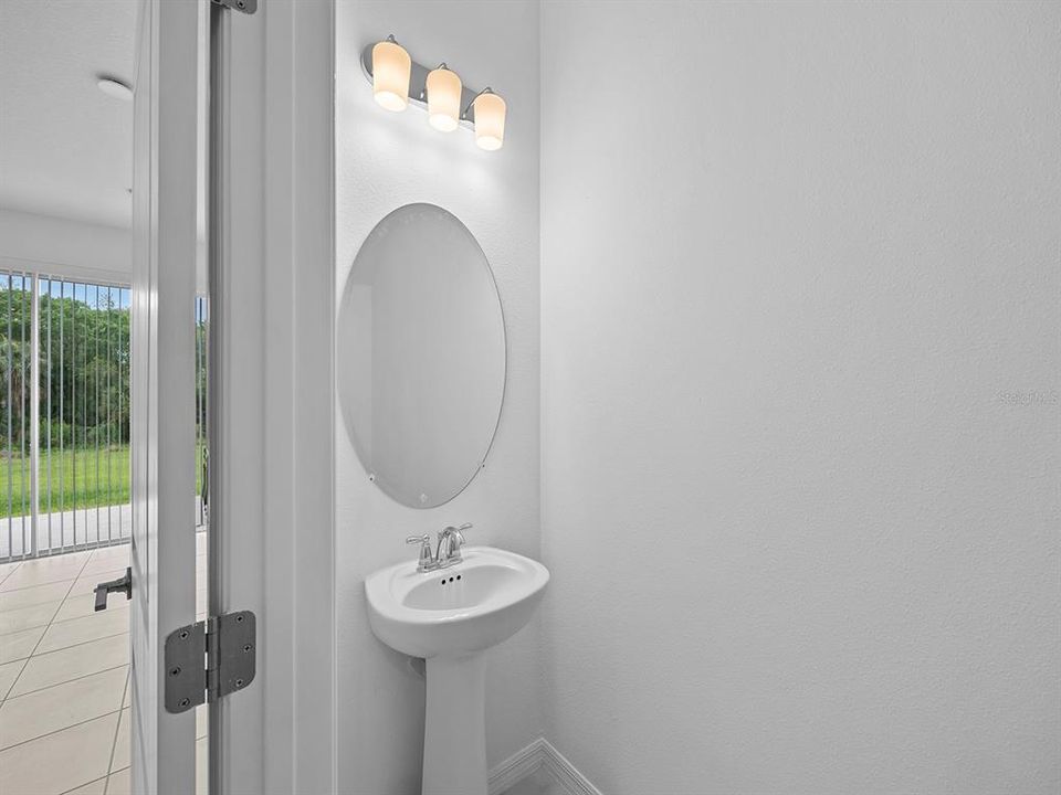 For Rent: $2,400 (3 beds, 2 baths, 1417 Square Feet)