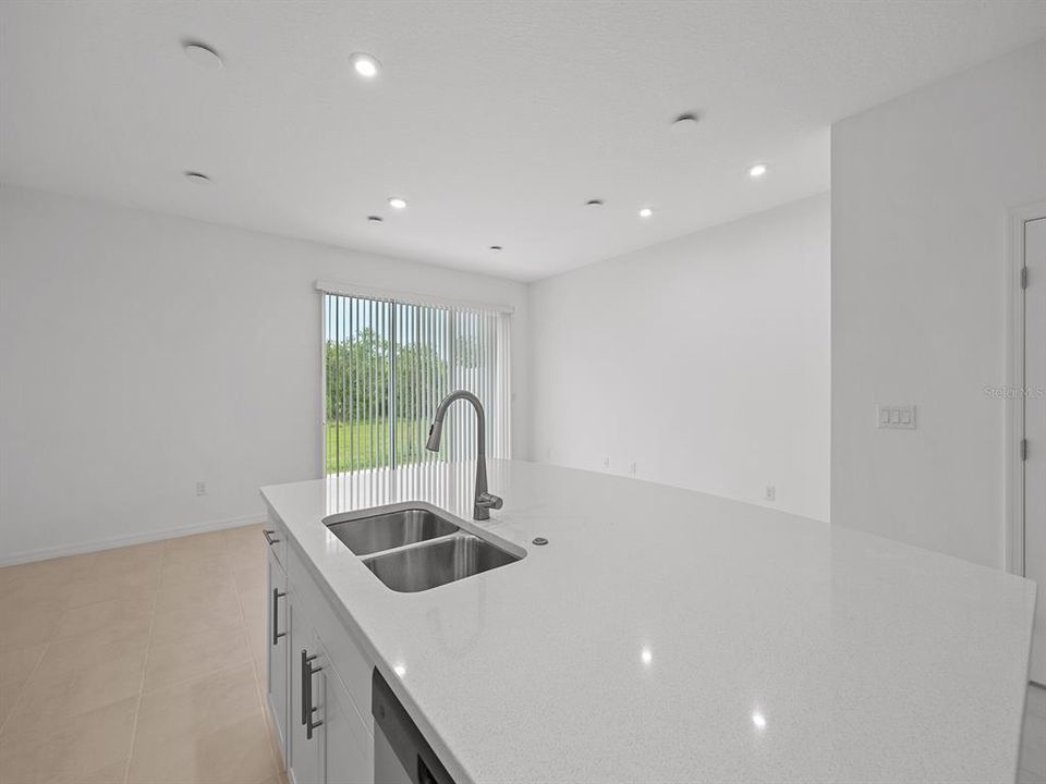 For Rent: $2,400 (3 beds, 2 baths, 1417 Square Feet)