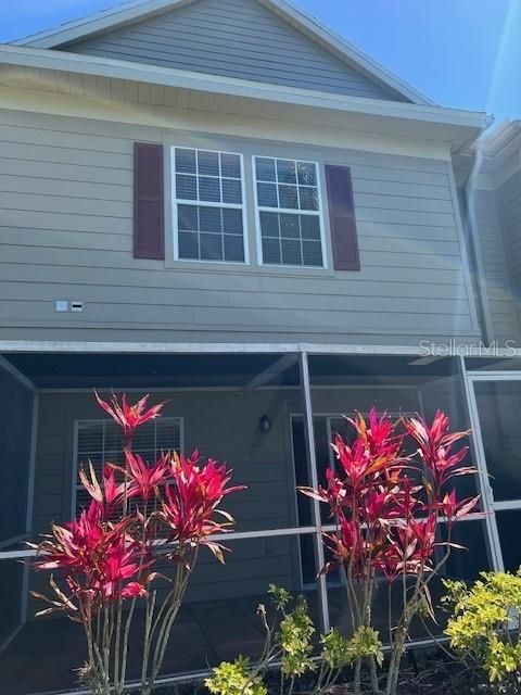 Active With Contract: $1,895 (3 beds, 2 baths, 1282 Square Feet)