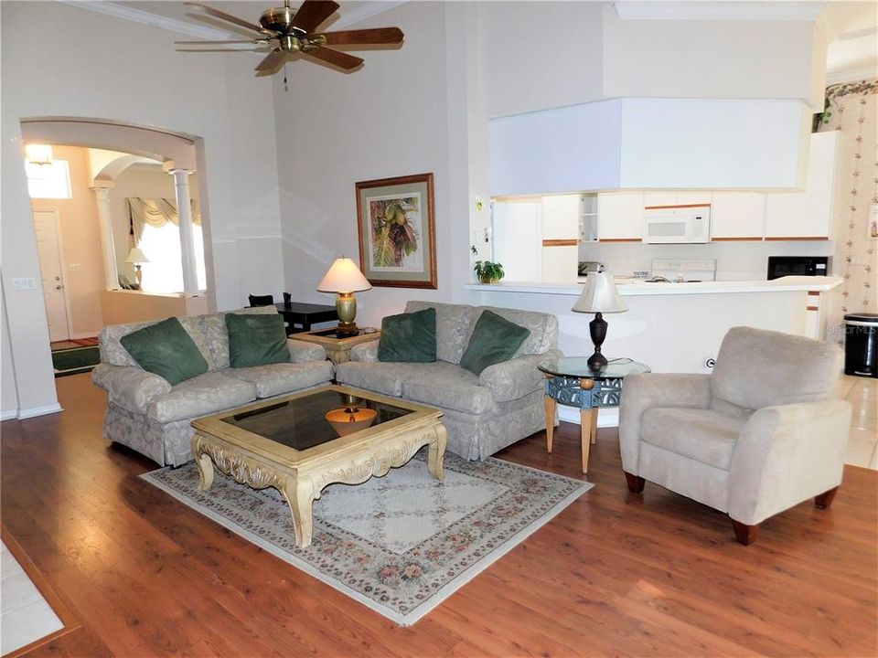 En Renta: $3,000 (3 camas, 2 baños, 2404 Pies cuadrados)