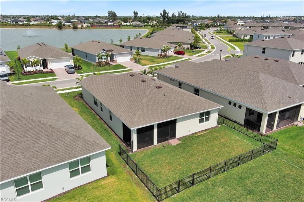 Activo con contrato: $335,000 (3 camas, 2 baños, 1816 Pies cuadrados)