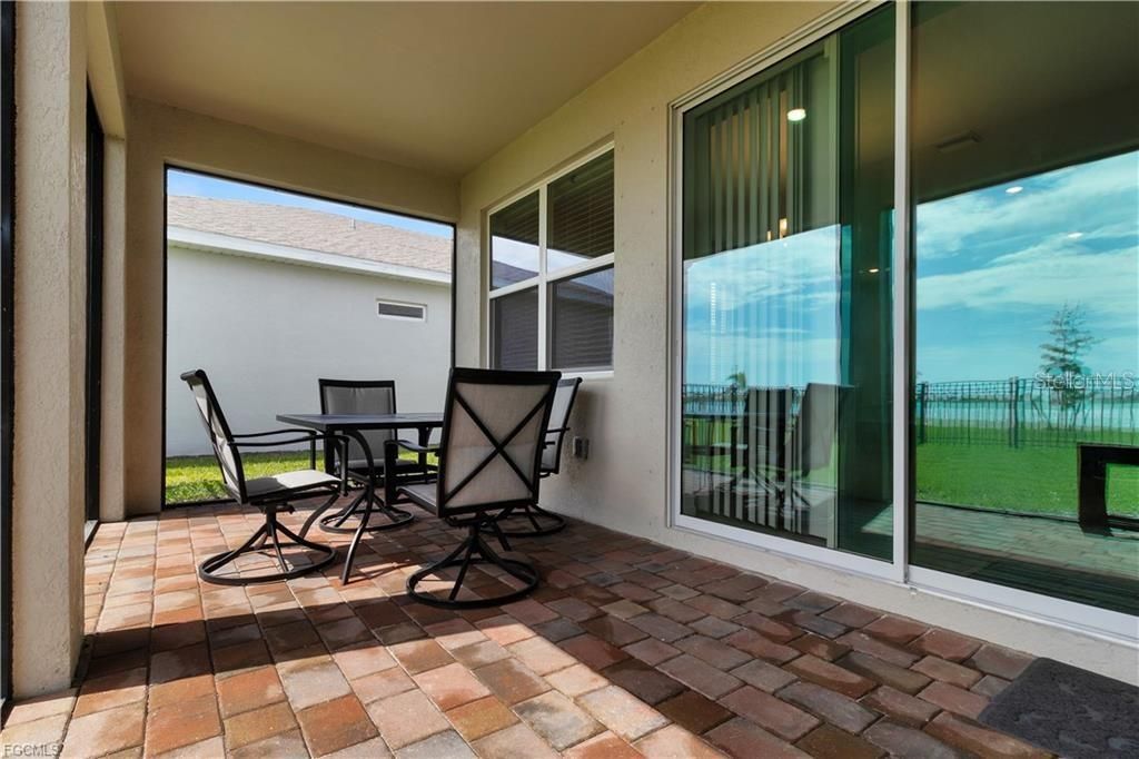 Activo con contrato: $335,000 (3 camas, 2 baños, 1816 Pies cuadrados)