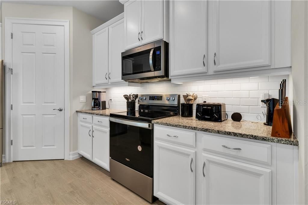 Activo con contrato: $335,000 (3 camas, 2 baños, 1816 Pies cuadrados)