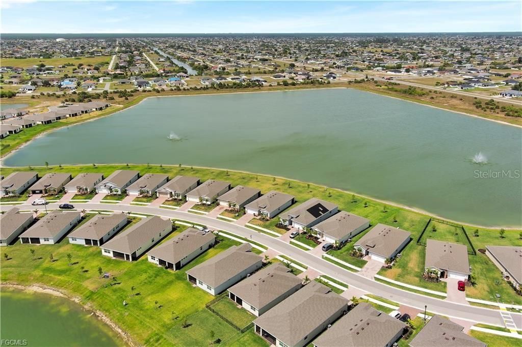 Activo con contrato: $335,000 (3 camas, 2 baños, 1816 Pies cuadrados)