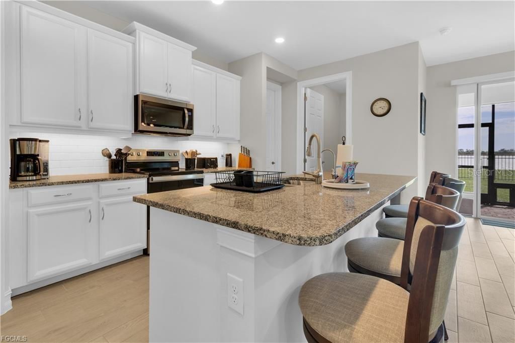 Activo con contrato: $335,000 (3 camas, 2 baños, 1816 Pies cuadrados)