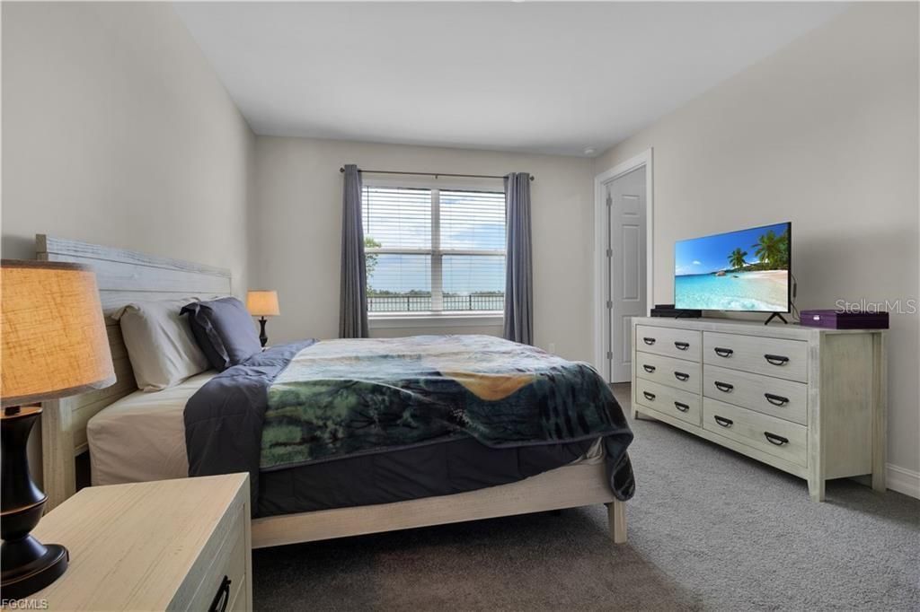 Activo con contrato: $335,000 (3 camas, 2 baños, 1816 Pies cuadrados)