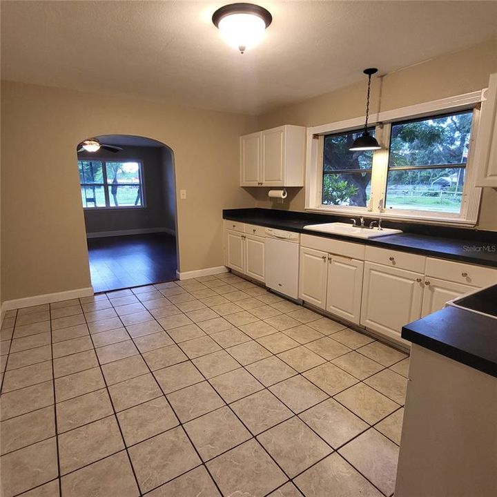 Active With Contract: $249,000 (4 beds, 1 baths, 1644 Square Feet)