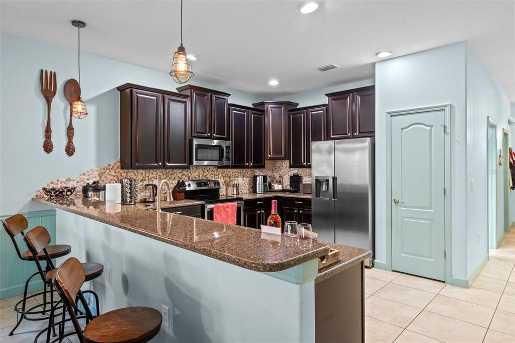 На продажу: $985,000 (9 спален, 5 ванн, 3909 Квадратных фут)