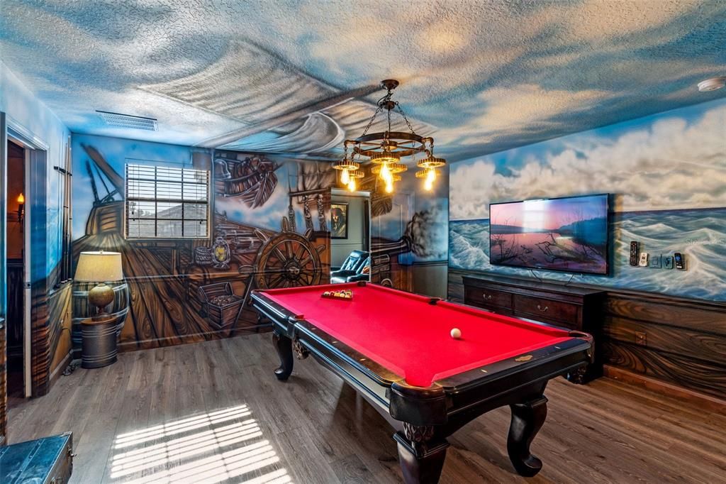 На продажу: $985,000 (9 спален, 5 ванн, 3909 Квадратных фут)