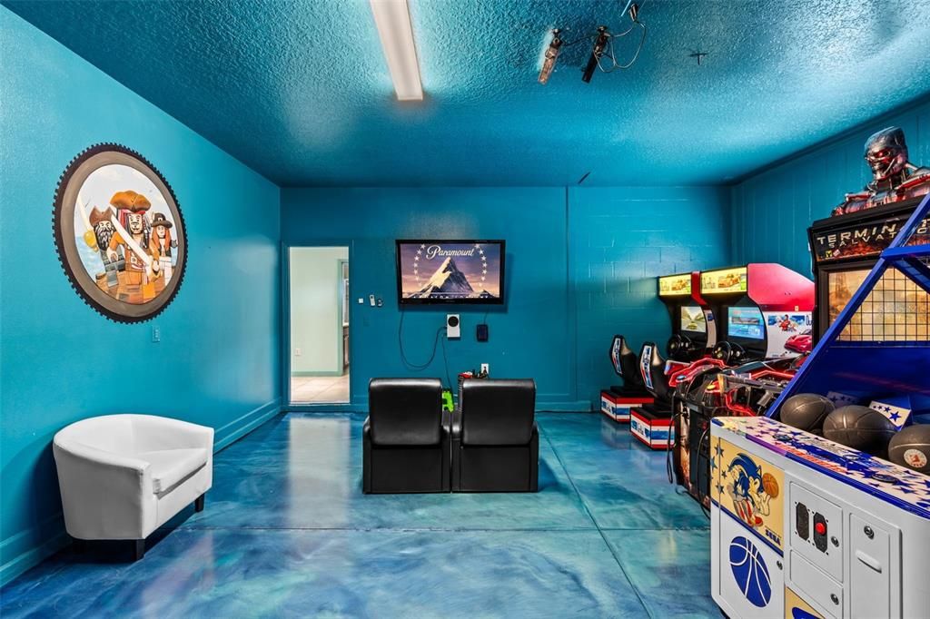 На продажу: $985,000 (9 спален, 5 ванн, 3909 Квадратных фут)