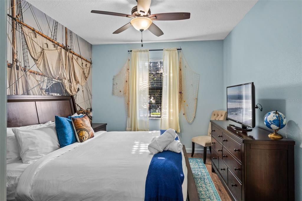 На продажу: $985,000 (9 спален, 5 ванн, 3909 Квадратных фут)