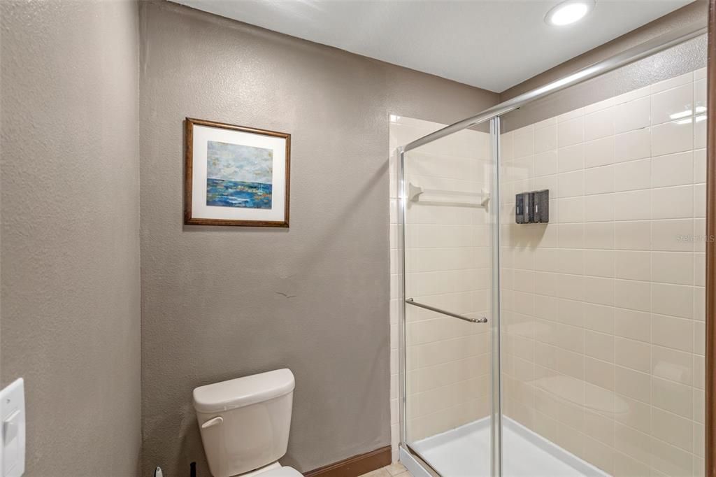 На продажу: $985,000 (9 спален, 5 ванн, 3909 Квадратных фут)