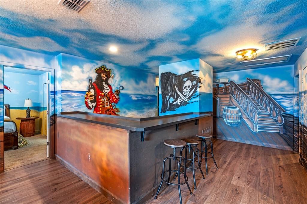 На продажу: $985,000 (9 спален, 5 ванн, 3909 Квадратных фут)