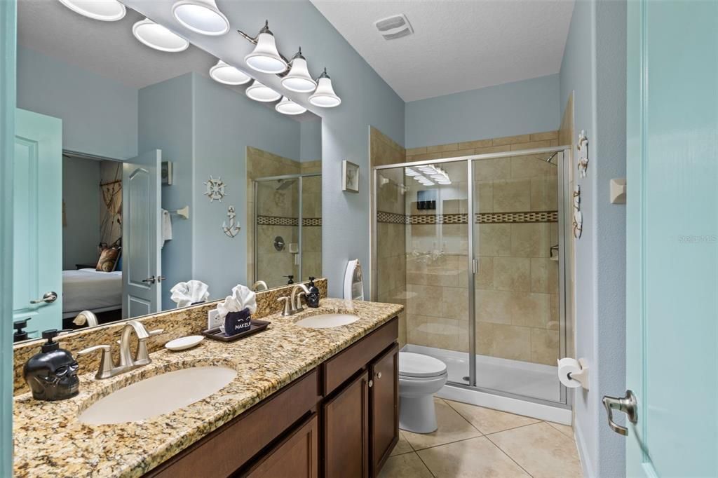 На продажу: $985,000 (9 спален, 5 ванн, 3909 Квадратных фут)