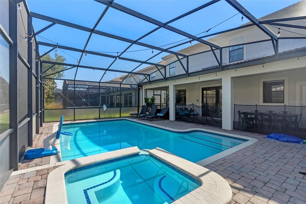 На продажу: $985,000 (9 спален, 5 ванн, 3909 Квадратных фут)