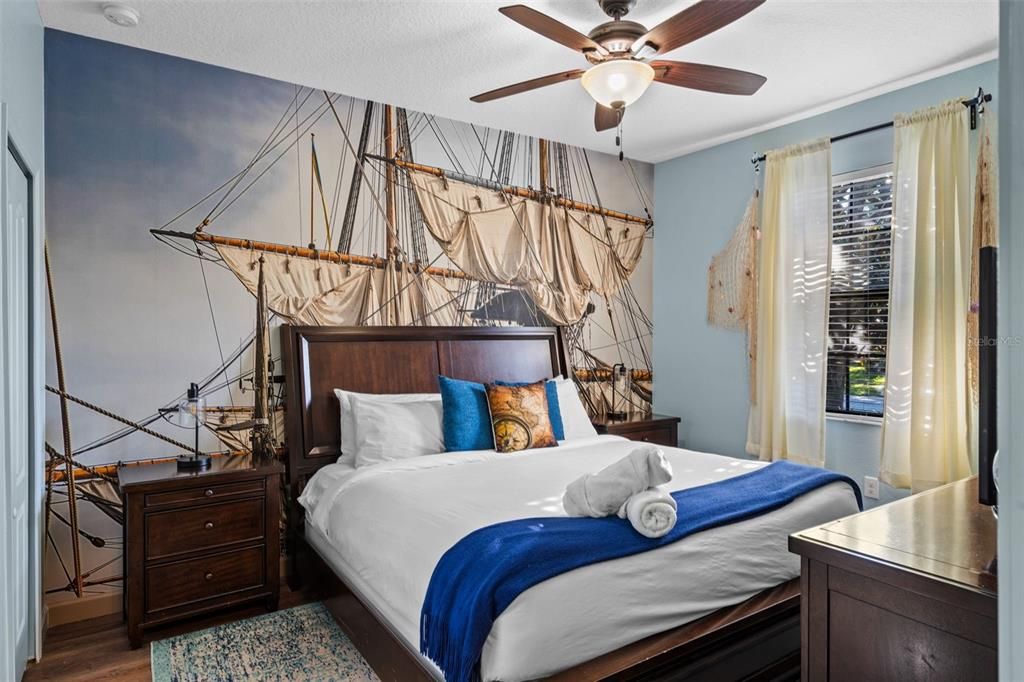 На продажу: $985,000 (9 спален, 5 ванн, 3909 Квадратных фут)