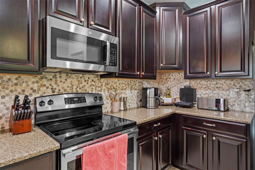 На продажу: $985,000 (9 спален, 5 ванн, 3909 Квадратных фут)