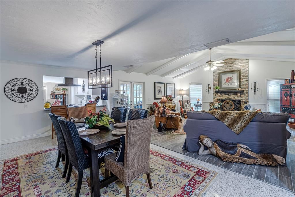 待售: $458,500 (2 贝兹, 2 浴室, 1936 平方英尺)