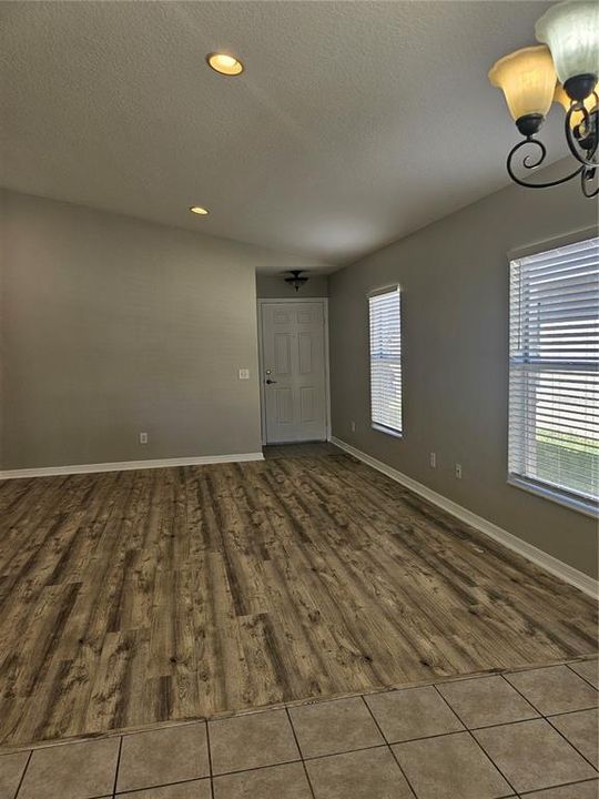 出租: $2,000 (4 贝兹, 2 浴室, 1415 平方英尺)