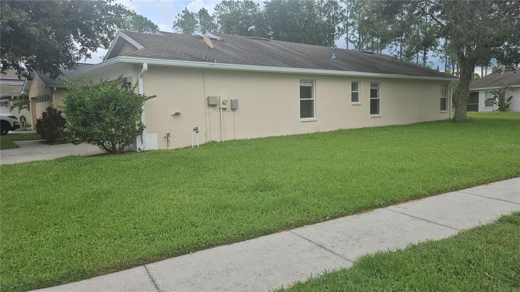 出租: $2,000 (4 贝兹, 2 浴室, 1415 平方英尺)