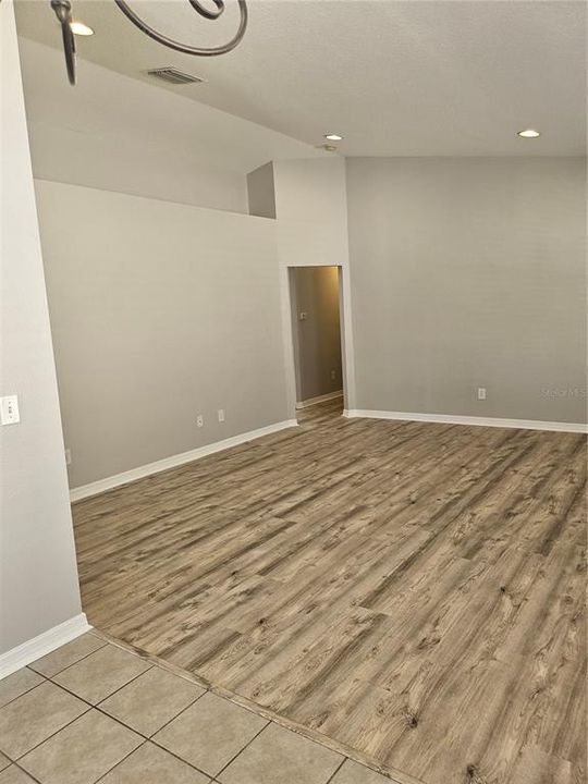 出租: $2,000 (4 贝兹, 2 浴室, 1415 平方英尺)