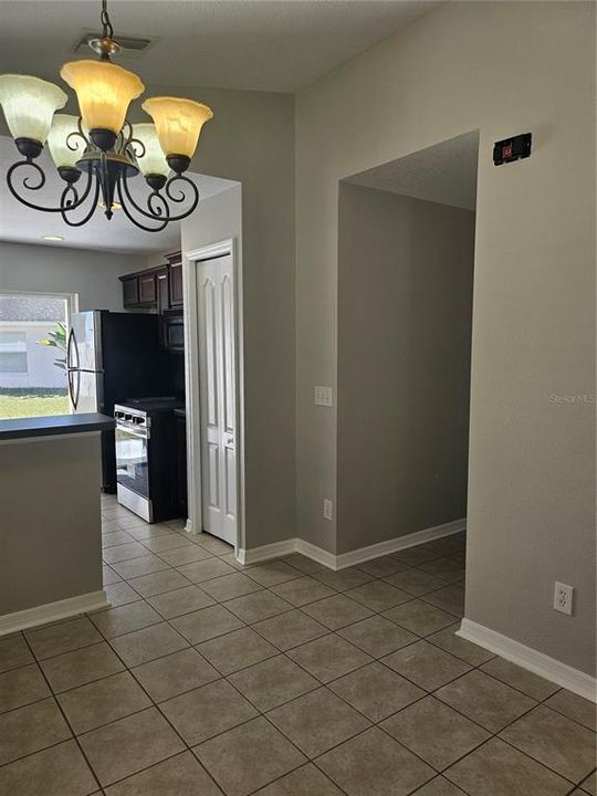 出租: $2,000 (4 贝兹, 2 浴室, 1415 平方英尺)