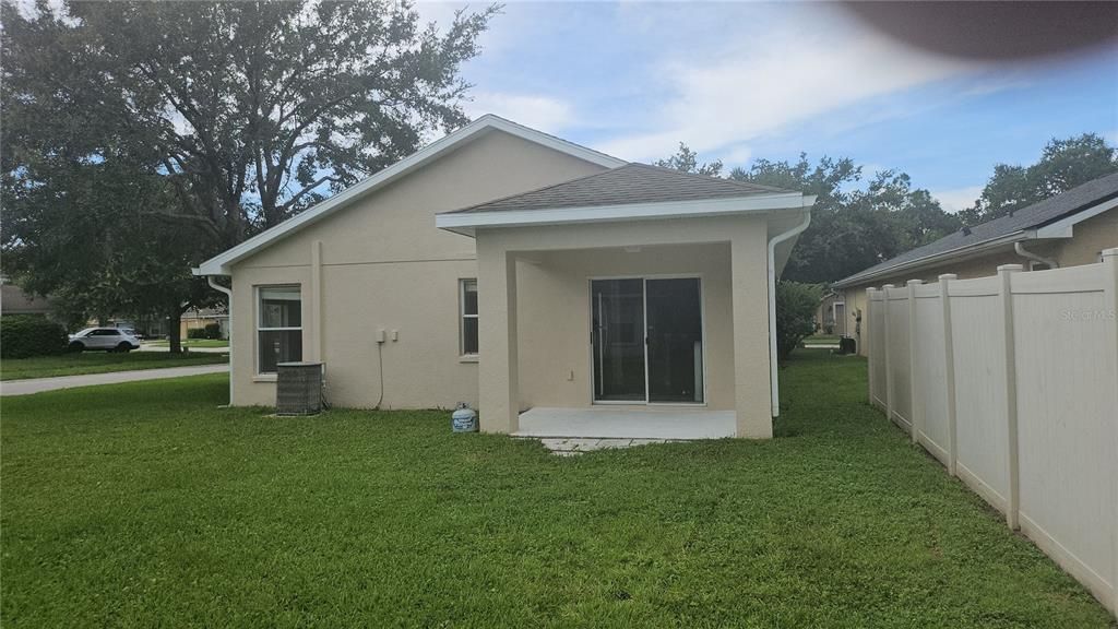 出租: $2,000 (4 贝兹, 2 浴室, 1415 平方英尺)