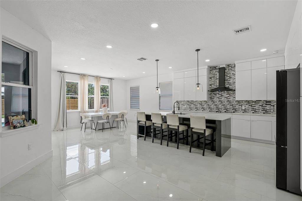 En Venta: $725,000 (4 camas, 3 baños, 2752 Pies cuadrados)