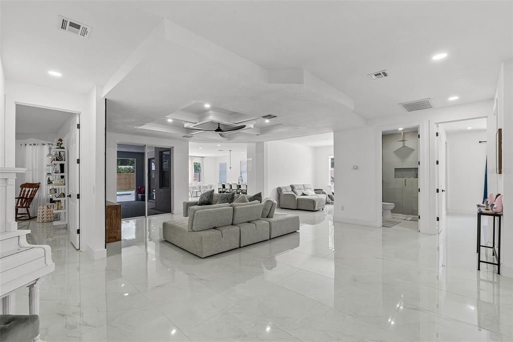 En Venta: $725,000 (4 camas, 3 baños, 2752 Pies cuadrados)