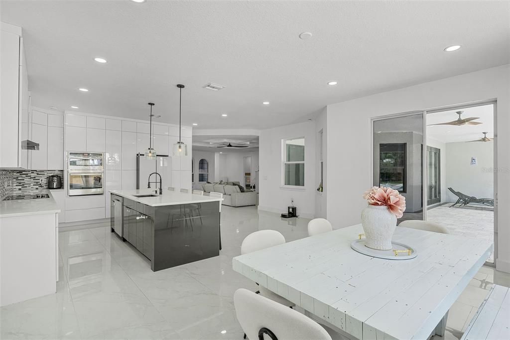 En Venta: $725,000 (4 camas, 3 baños, 2752 Pies cuadrados)