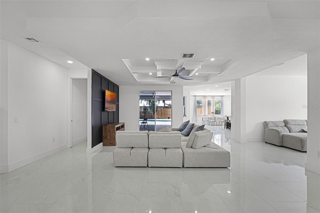 En Venta: $725,000 (4 camas, 3 baños, 2752 Pies cuadrados)