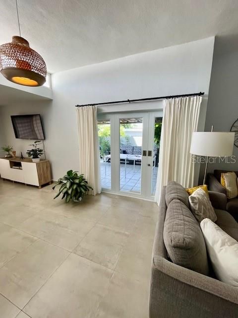 For Rent: $3,800 (3 beds, 3 baths, 1807 Square Feet)