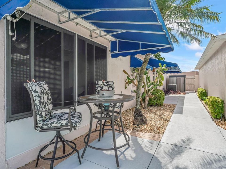 На продажу: $399,900 (2 спален, 2 ванн, 1139 Квадратных фут)