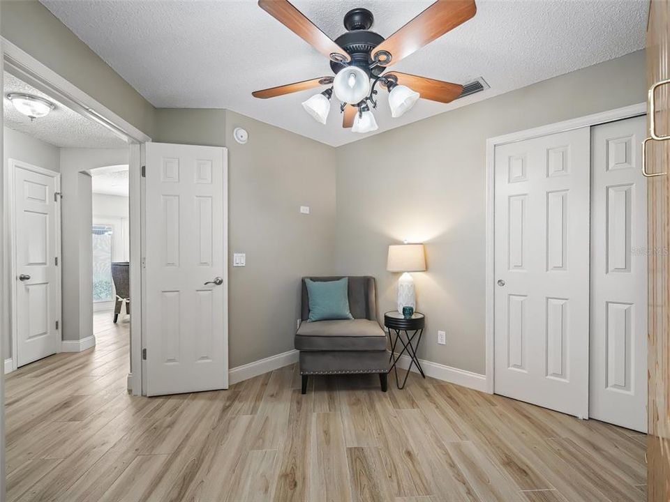 На продажу: $399,900 (2 спален, 2 ванн, 1139 Квадратных фут)