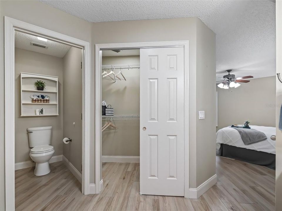 На продажу: $399,900 (2 спален, 2 ванн, 1139 Квадратных фут)