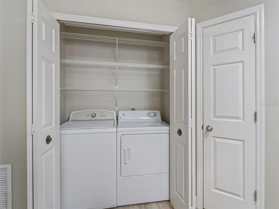 На продажу: $399,900 (2 спален, 2 ванн, 1139 Квадратных фут)