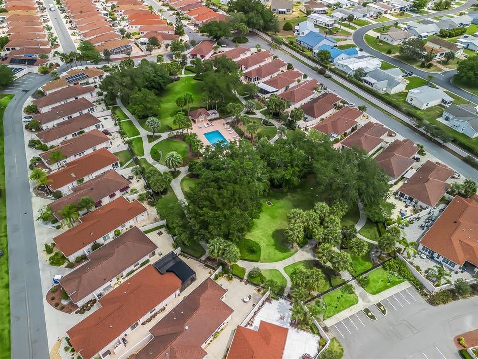 На продажу: $399,900 (2 спален, 2 ванн, 1139 Квадратных фут)