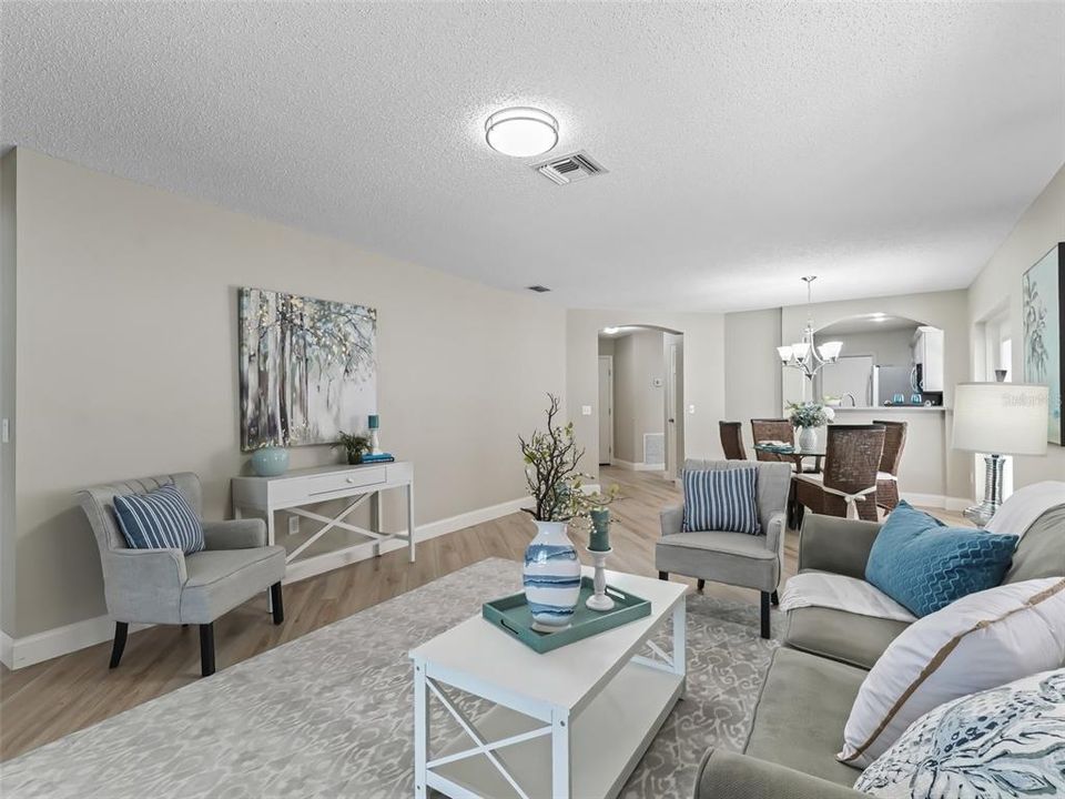 На продажу: $399,900 (2 спален, 2 ванн, 1139 Квадратных фут)