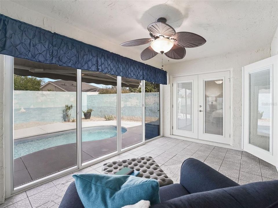 На продажу: $399,900 (2 спален, 2 ванн, 1139 Квадратных фут)