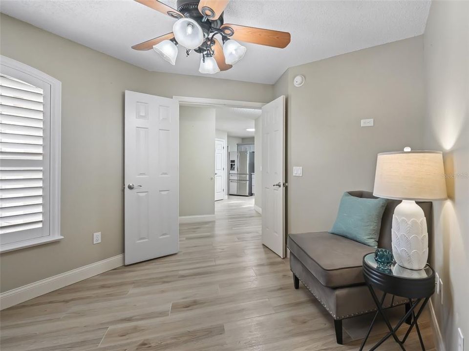 На продажу: $399,900 (2 спален, 2 ванн, 1139 Квадратных фут)