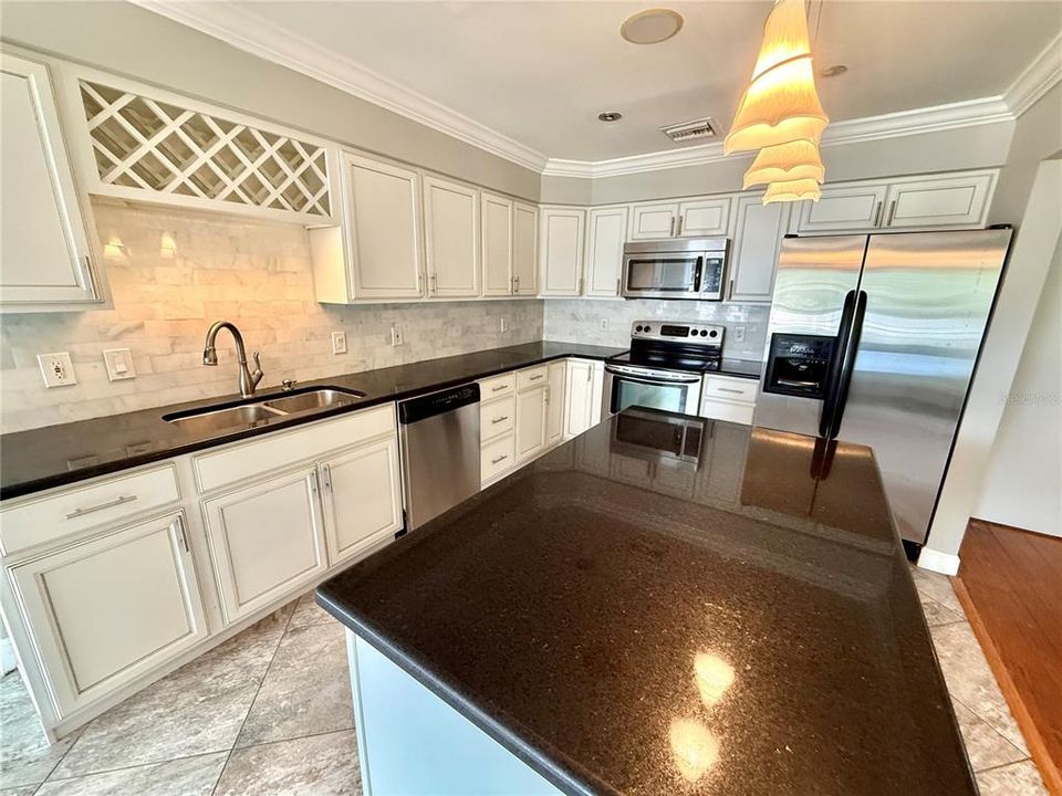 For Sale: $799,000 (5 beds, 0 baths, 2916 Square Feet)