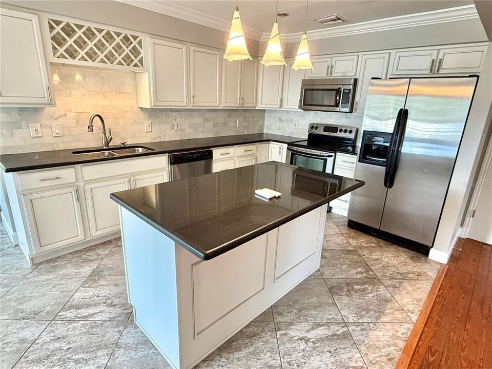 For Sale: $799,000 (5 beds, 0 baths, 2916 Square Feet)