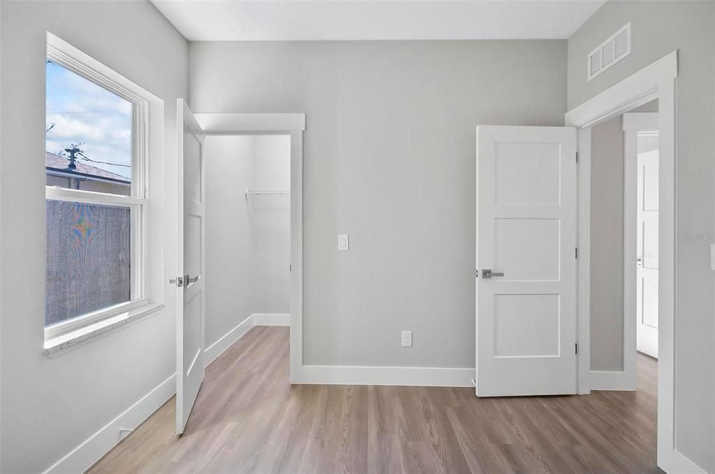 На продажу: $549,000 (6 спален, 0 ванн, 2400 Квадратных фут)