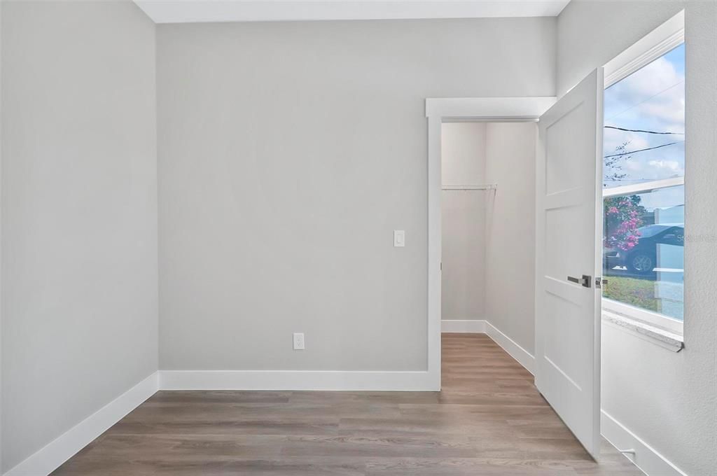 На продажу: $549,000 (6 спален, 0 ванн, 2400 Квадратных фут)