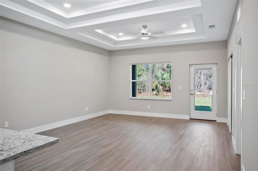 На продажу: $549,000 (6 спален, 0 ванн, 2400 Квадратных фут)